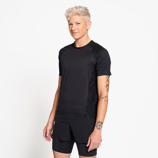 side view of the ciele athletics lightweight, race ready and performance driven T-Shirt for womens named RCDTShirt in shadowsphinx color, on a model